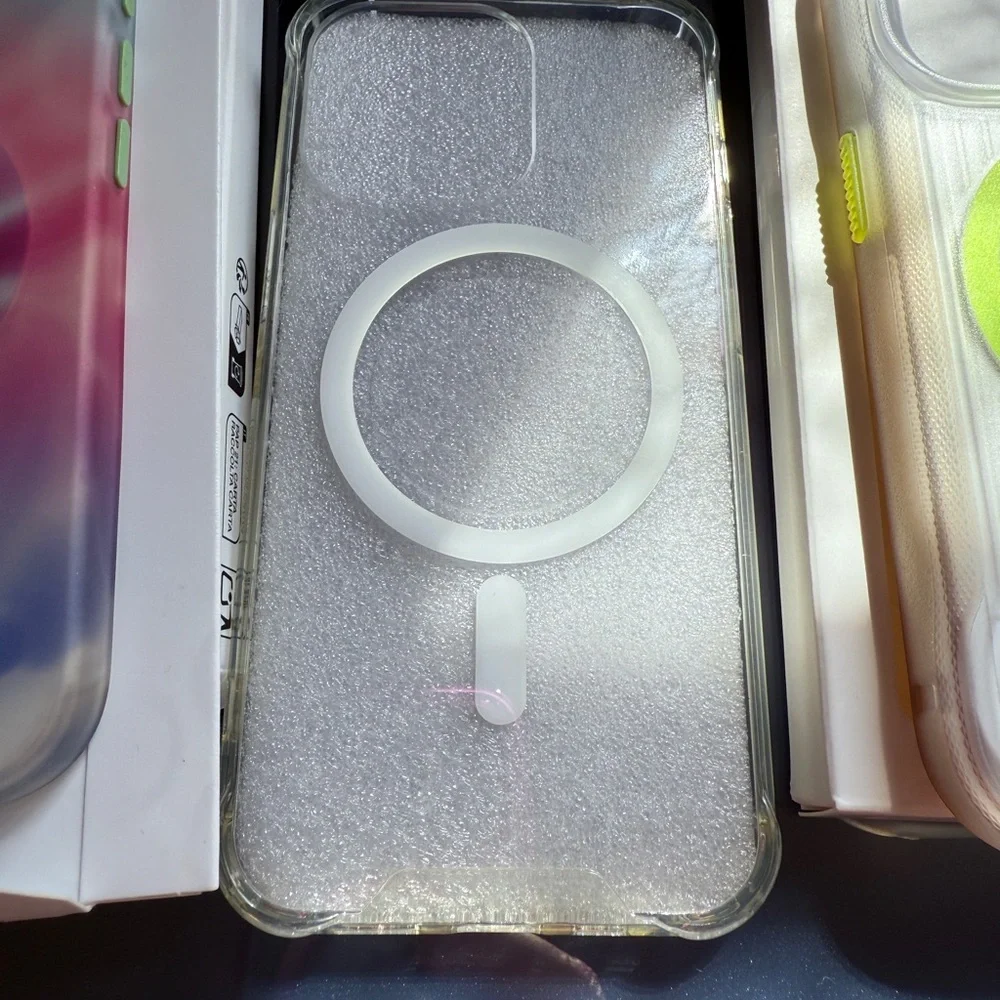 Clear MagSafe iPhone 14/15 case. Never used